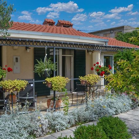 Issa Holiday Home - 3 Min Walk To Beach Kastela Dış mekan fotoğraf