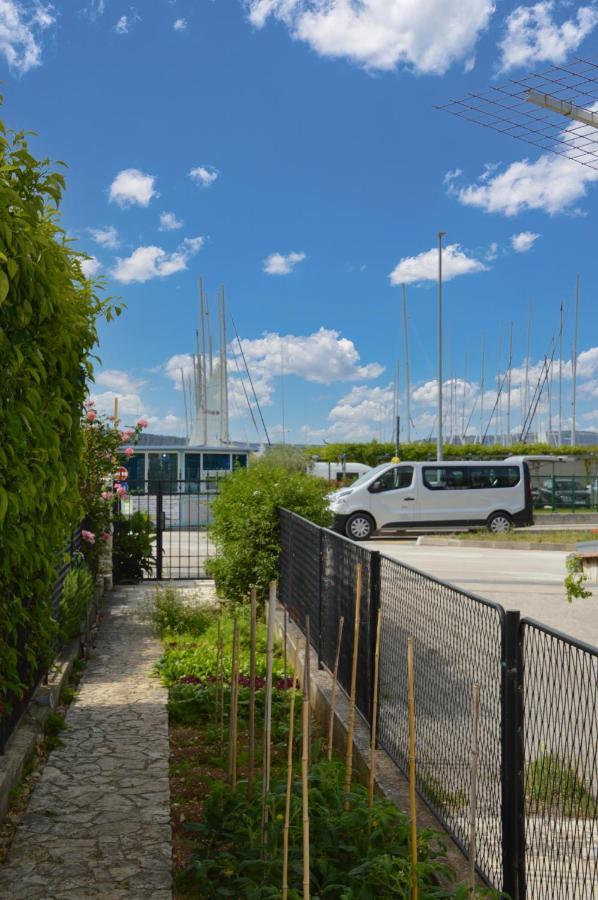 Issa Holiday Home - 3 Min Walk To Beach Kastela Dış mekan fotoğraf