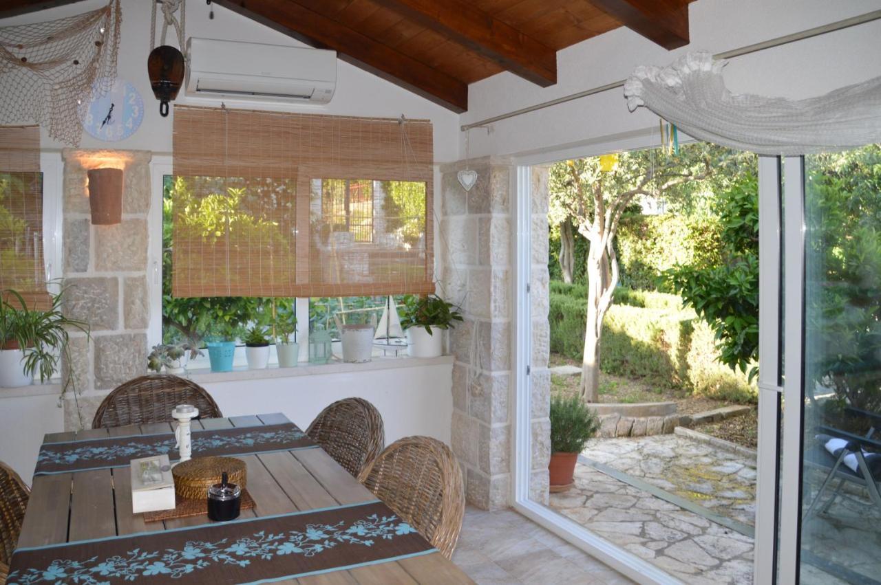 Issa Holiday Home - 3 Min Walk To Beach Kastela Dış mekan fotoğraf