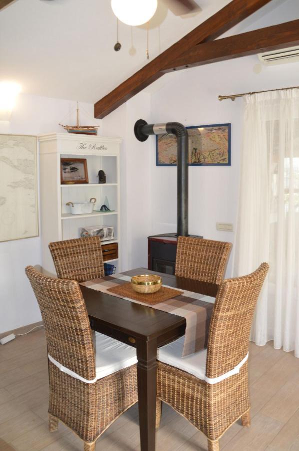 Issa Holiday Home - 3 Min Walk To Beach Kastela Dış mekan fotoğraf
