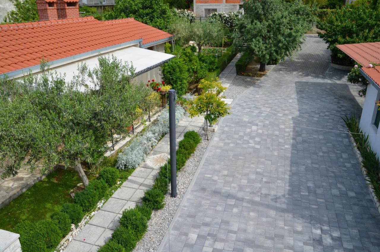 Issa Holiday Home - 3 Min Walk To Beach Kastela Dış mekan fotoğraf