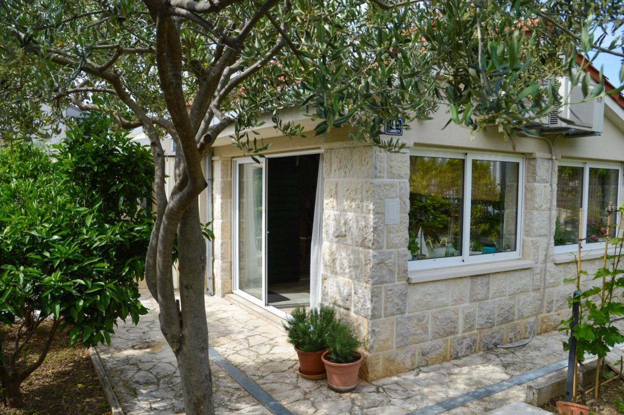 Issa Holiday Home - 3 Min Walk To Beach Kastela Dış mekan fotoğraf
